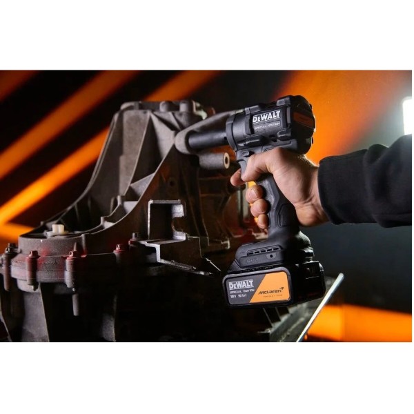 Фото - Гайковерт аккумуляторный DeWALT DCF92MP2T